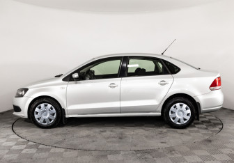 Подержанный автомобиль Volkswagen Polo Sedan 2012 года (8 фото)