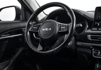 Подержанный автомобиль Kia Seltos 2022 года (14 фото)