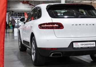 Подержанный автомобиль Porsche Macan 2018 года (10 фото)