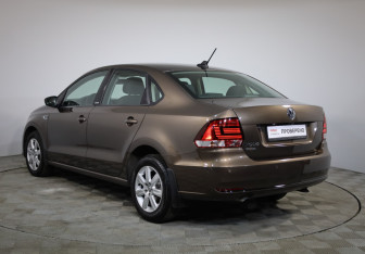 Подержанный автомобиль Volkswagen Polo Sedan 2017 года (7 фото)