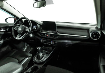 Подержанный автомобиль Kia Cerato Sedan 2021 года (9 фото)