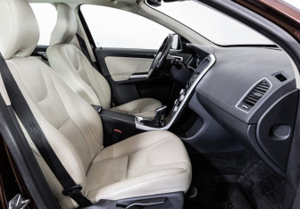 Подержанный автомобиль Volvo XC60 2015 года (19 фото)