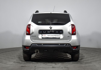 Подержанный автомобиль Renault Duster 2017 года (6 фото)