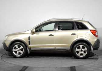 Подержанный автомобиль Opel Antara 2010 года (8 фото)