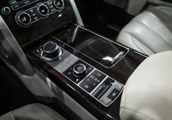 Подержанный автомобиль Land Rover Range Rover 2014 года (29 фото)