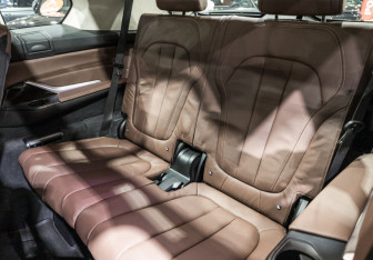 Подержанный автомобиль BMW X7 2020 года (16 фото)