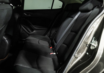 Подержанный автомобиль Mazda 3 Sedan 2014 года (10 фото)