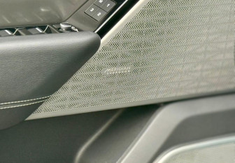 Подержанный автомобиль Land Rover Range Rover Velar 2017 года (21 фото)