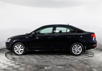Подержанный автомобиль Volkswagen Jetta Sedan 2013 года (8 фото)