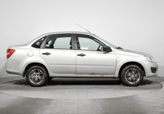 Подержанный автомобиль LADA (ВАЗ) Granta Sedan 2017 года (4 фото)