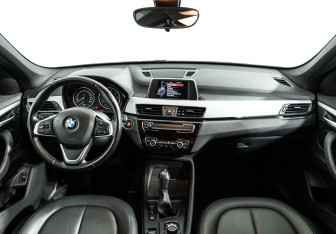 Подержанный автомобиль BMW X1 2015 года (13 фото)