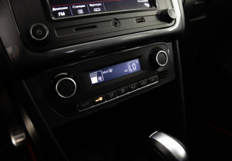 Подержанный автомобиль Volkswagen Polo Sedan 2018 года (12 фото)