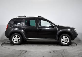 Подержанный автомобиль Renault Duster 2013 года (4 фото)