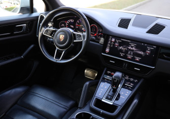 Подержанный автомобиль Porsche Cayenne 2018 года (10 фото)