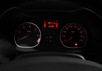 Подержанный автомобиль Renault Duster 2012 года (15 фото)