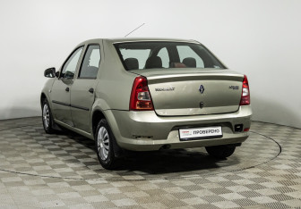 Подержанный автомобиль Renault Logan Sedan 2011 года (7 фото)