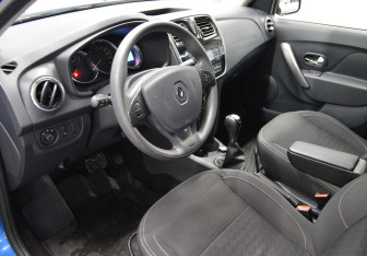 Подержанный автомобиль Renault Logan Sedan 2018 года (10 фото)