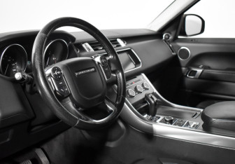 Подержанный автомобиль Land Rover Range Rover Sport 2017 года (9 фото)