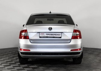 Подержанный автомобиль Skoda Octavia Liftback 2017 года (6 фото)