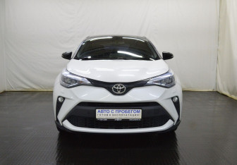 Подержанный автомобиль Toyota C-HR 2022 года (2 фото)