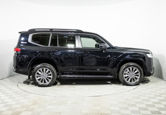 Подержанный автомобиль Toyota Land Cruiser Suv 2021 года (4 фото)