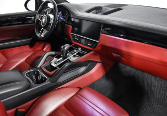 Подержанный автомобиль Porsche Cayenne 2020 года (15 фото)