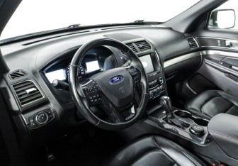 Подержанный автомобиль Ford Explorer 2019 года (11 фото)