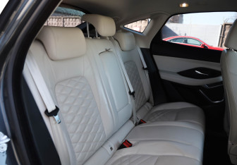 Подержанный автомобиль Jaguar E-Pace 2019 года (19 фото)