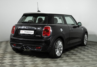 Подержанный автомобиль MINI Hatch 2015 года (5 фото)