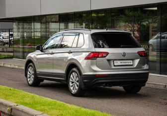 Подержанный автомобиль Volkswagen Tiguan 2019 года (8 фото)