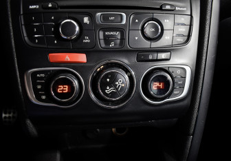 Подержанный автомобиль Citroen DS4 2013 года (16 фото)