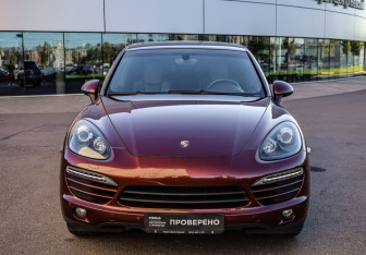 Подержанный автомобиль Porsche Cayenne 2012 года (4 фото)