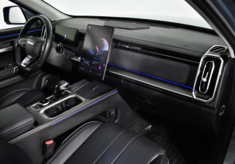 Подержанный автомобиль Jaecoo J7 2024 года (12 фото)