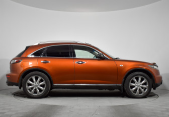 Подержанный автомобиль Infiniti FX 2007 года (4 фото)