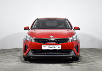 Подержанный автомобиль Kia Rio Sedan 2020 года (2 фото)