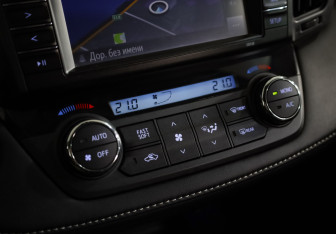 Подержанный автомобиль Toyota RAV4 2017 года (21 фото)