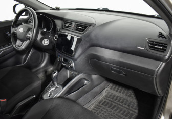Подержанный автомобиль Kia Rio Sedan 2011 года (12 фото)
