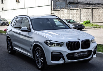 Подержанный автомобиль BMW X3 2019 года (4 фото)