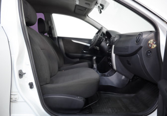 Подержанный автомобиль Nissan Almera Sedan 2014 года (19 фото)