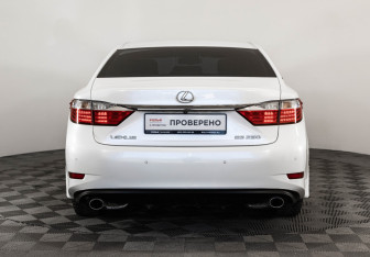 Подержанный автомобиль Lexus ES 2013 года (6 фото)