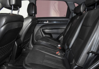 Подержанный автомобиль Kia Sorento 2011 года (13 фото)