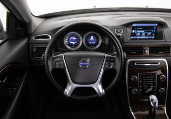 Подержанный автомобиль Volvo XC70 2012 года (10 фото)
