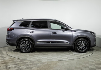 Подержанный автомобиль Chery Tiggo 8 Pro 2023 года (4 фото)
