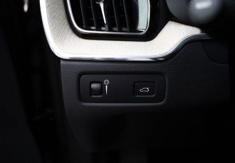 Подержанный автомобиль Volvo XC60 2018 года (20 фото)