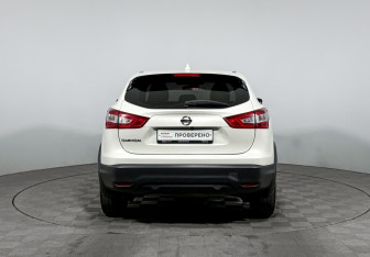 Подержанный автомобиль Nissan Qashqai 2017 года (6 фото)