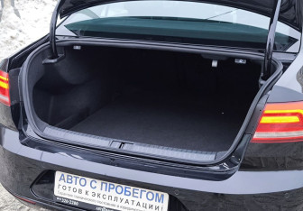 Подержанный автомобиль Volkswagen Passat Sedan 2018 года (18 фото)