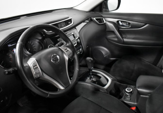 Подержанный автомобиль Nissan X-Trail 2017 года (9 фото)