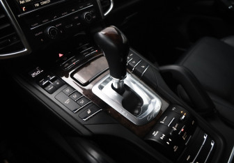 Подержанный автомобиль Porsche Cayenne 2015 года (11 фото)