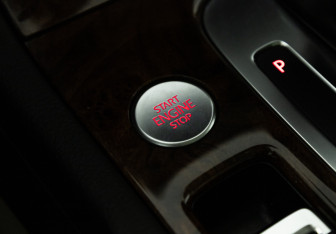 Подержанный автомобиль Volkswagen Touareg 2013 года (22 фото)