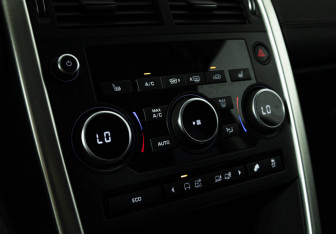 Подержанный автомобиль Land Rover Discovery Sport 2015 года (17 фото)